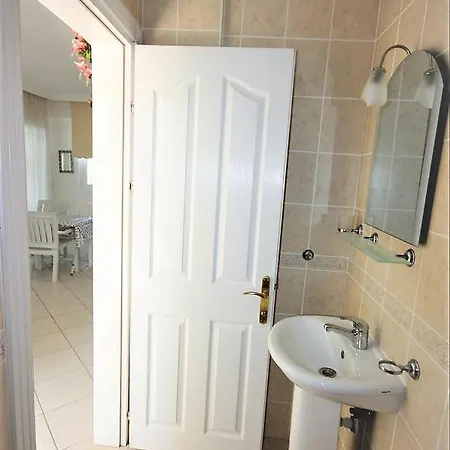 Lebrentals Tina فيلة *