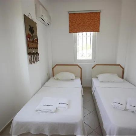 Lebrentals Tina فيلة